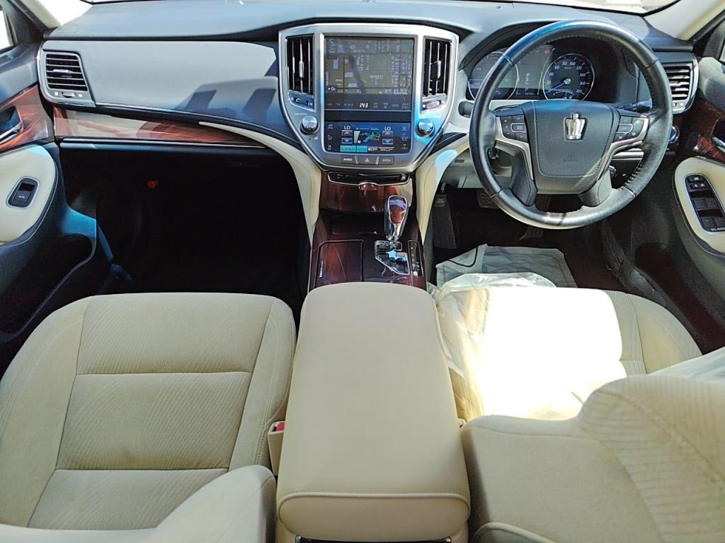 クラウンハイブリッドハイブリッドロイヤルサルーンの写真 3