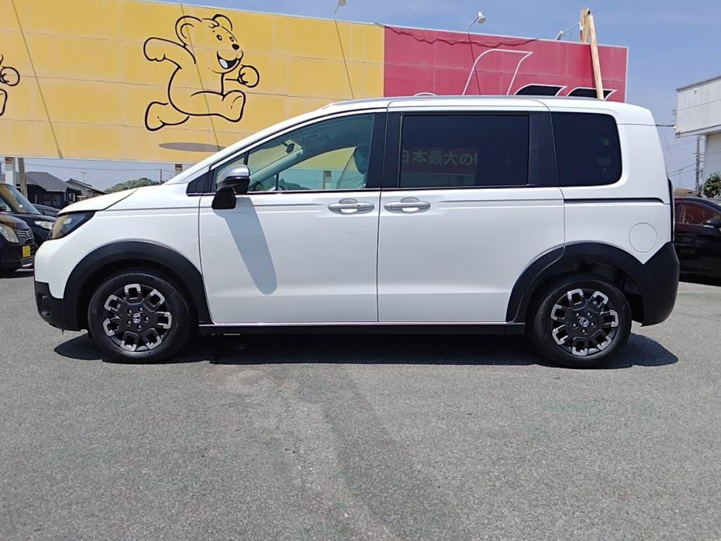 フリードハイブリッドｅＨＥＶクロスターの写真 12