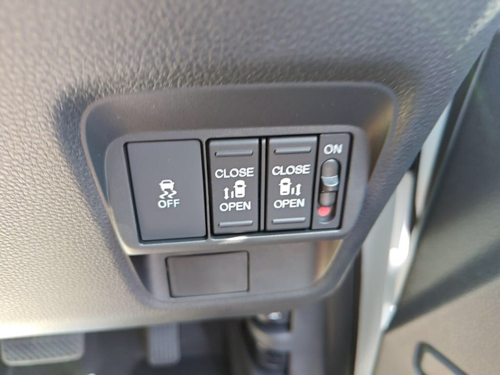 フリードハイブリッドｅＨＥＶクロスターの写真 14