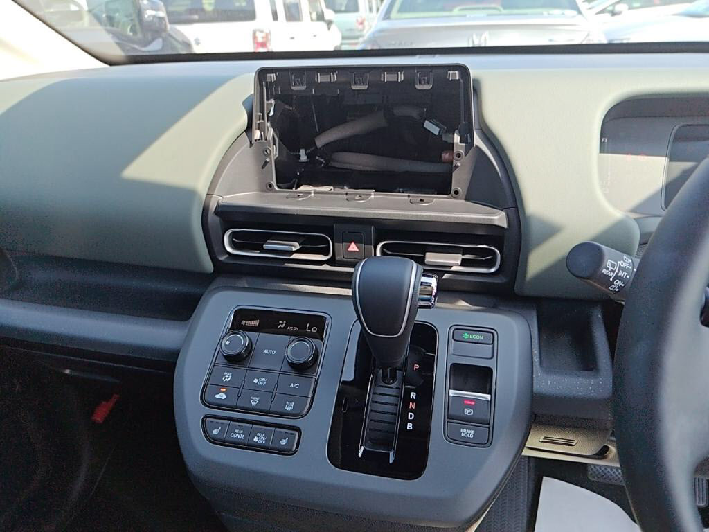 フリードハイブリッドｅＨＥＶクロスターの写真 17