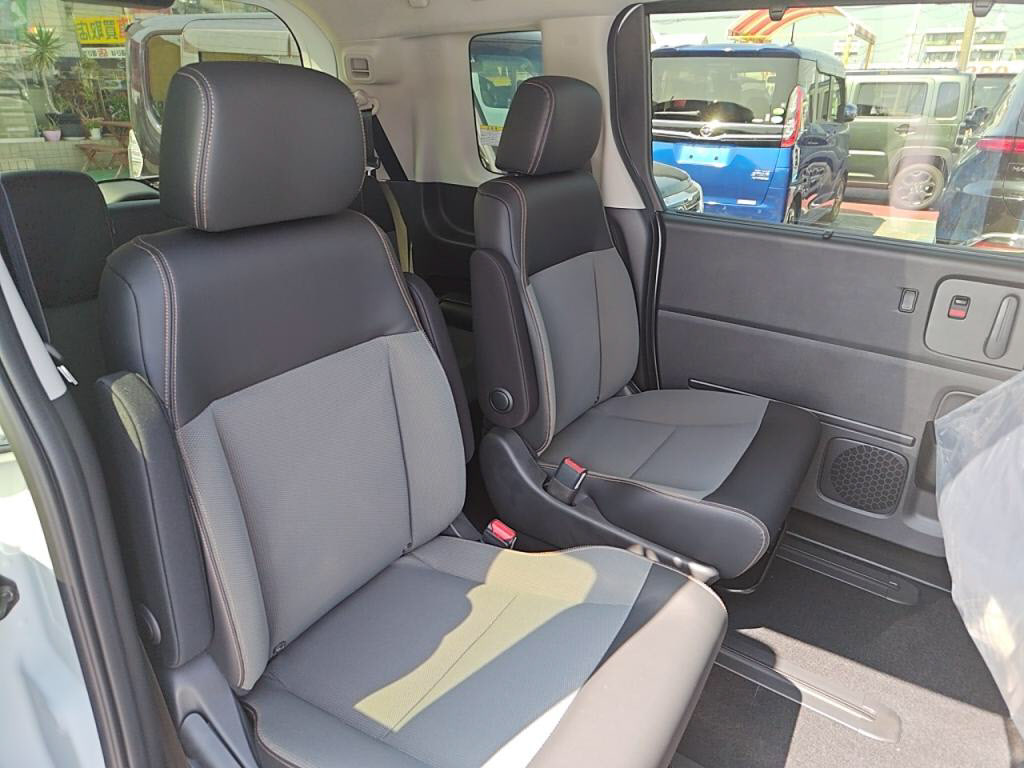 フリードハイブリッドｅＨＥＶクロスターの写真 21