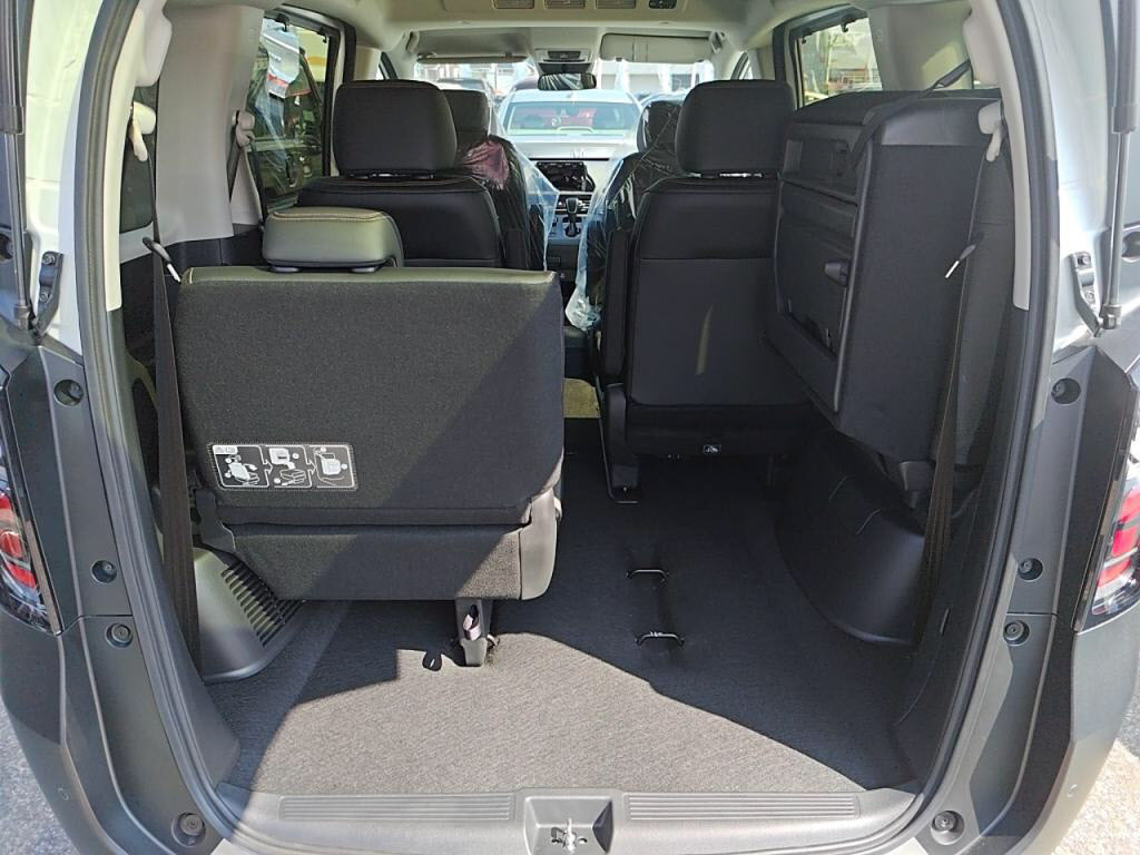 フリードハイブリッドｅＨＥＶクロスターの写真 23