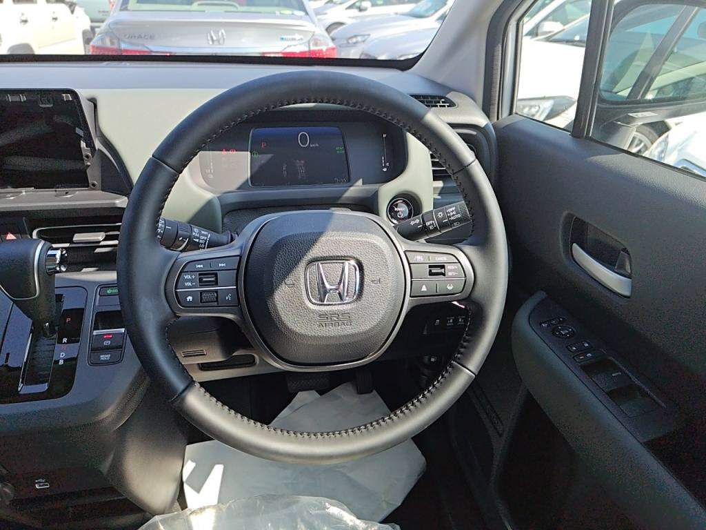 フリードハイブリッドｅＨＥＶクロスターの写真 3