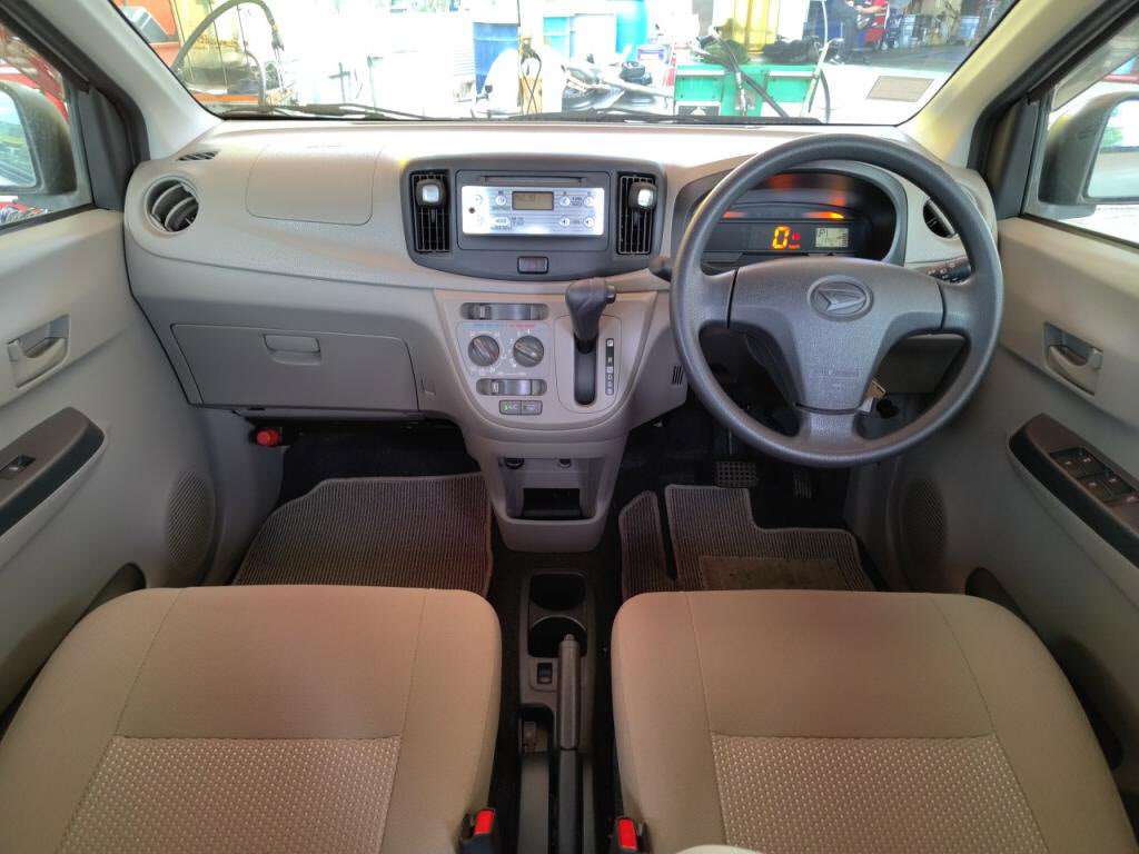 ミライースＬの写真 3