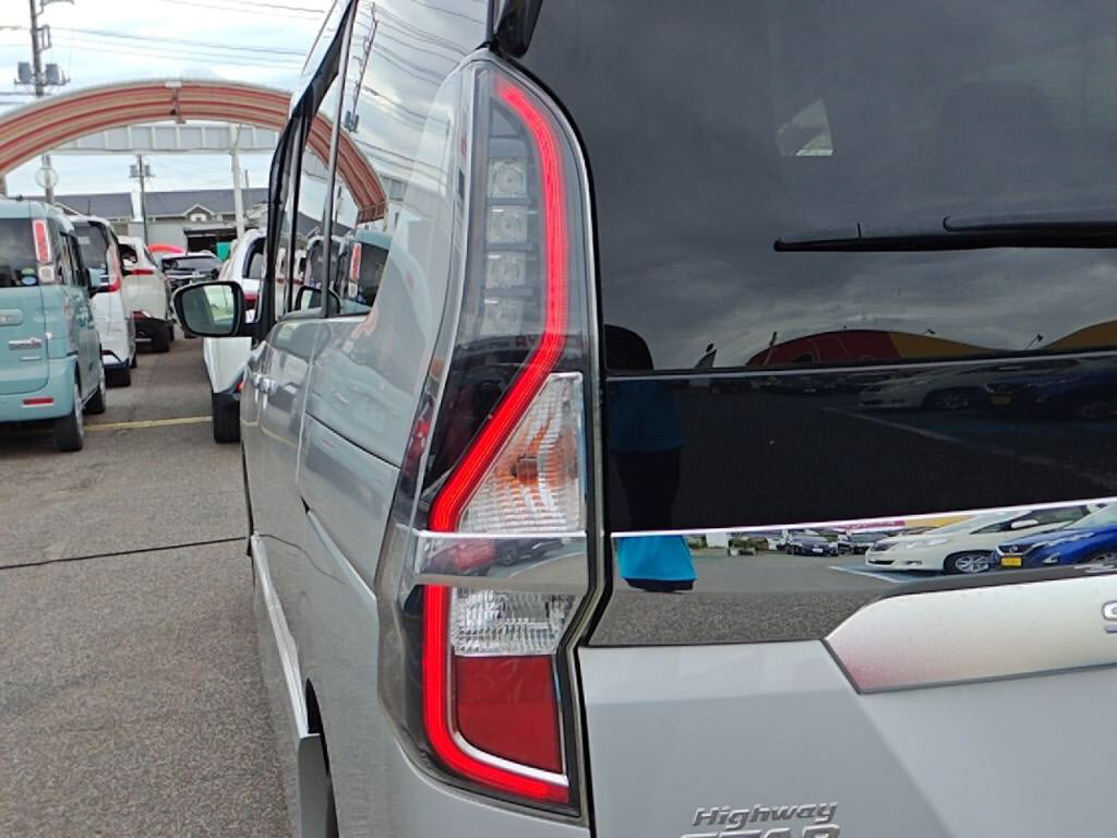 セレナｅパワーｅパワーハイウェイスターＶの写真 12