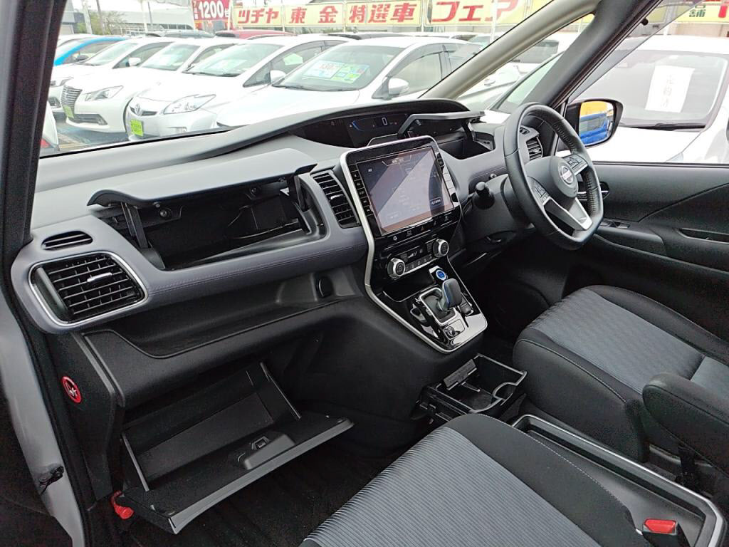 セレナｅパワーｅパワーハイウェイスターＶの写真 22