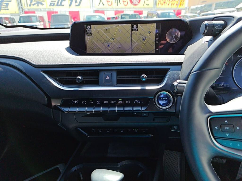 ＵＸハイブリッドＵＸ２５０ｈバージョンＬの写真 17