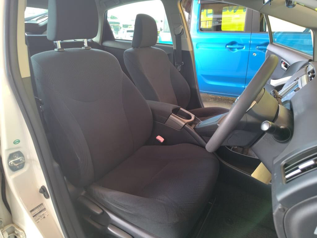 プリウスＰＨＥＶＳの写真 13