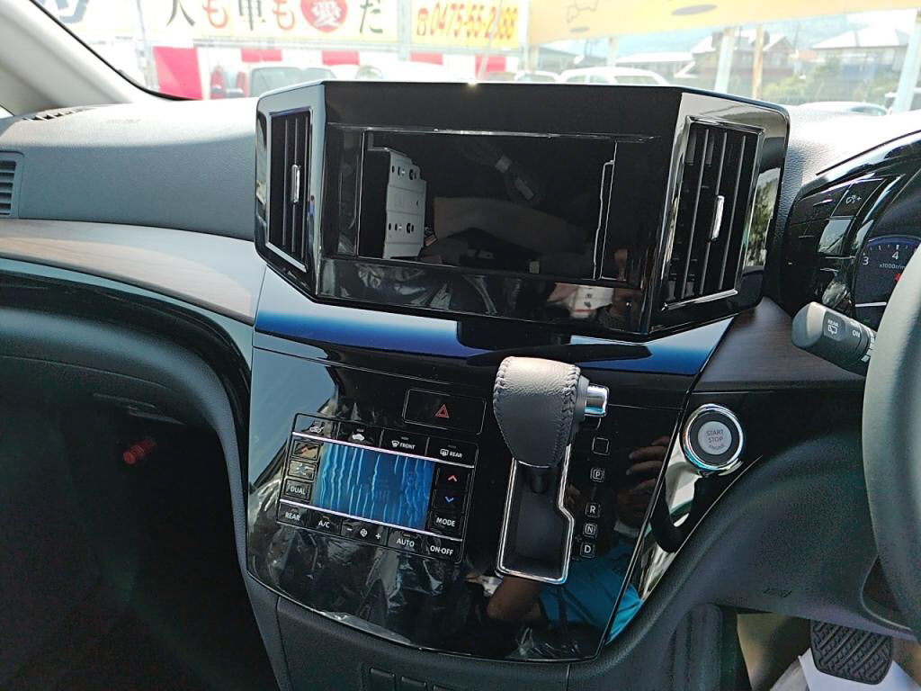 エルグランドハイウェイスターＳの写真 17