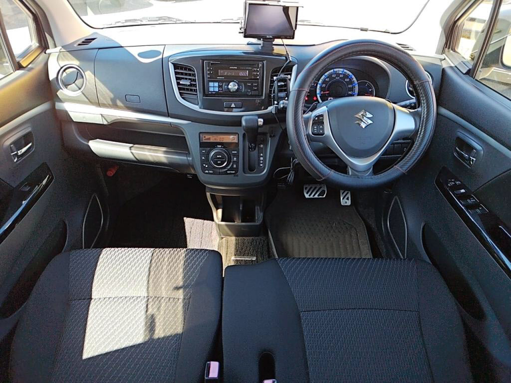 ワゴンＲスティングレーＴの写真 3