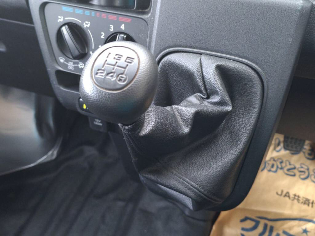 ハイゼットカーゴデラックスの写真 17