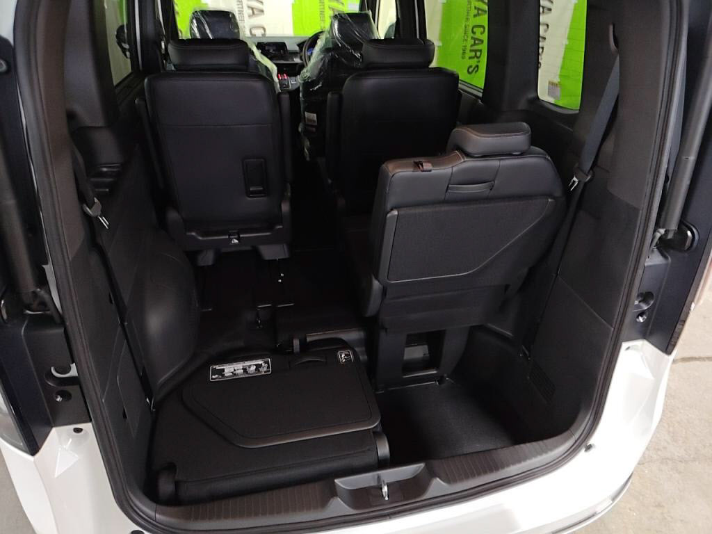 ステップワゴンスパーダＨＶｅＨＥＶスパーダの写真 26