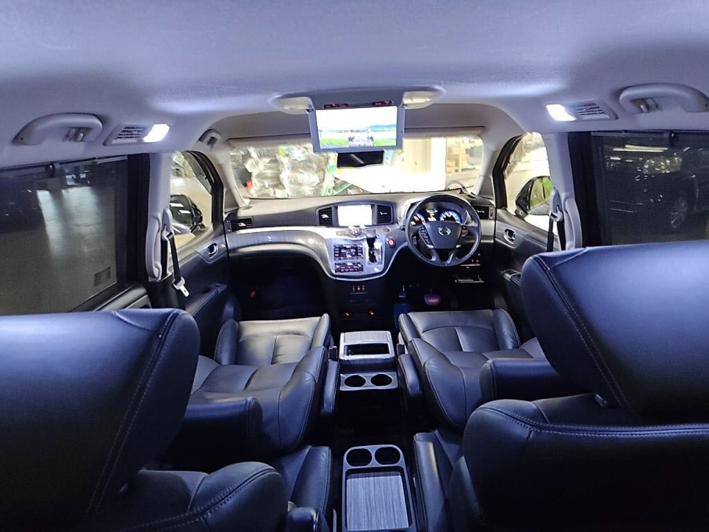 エルグランドライダーブラックラインの写真 3