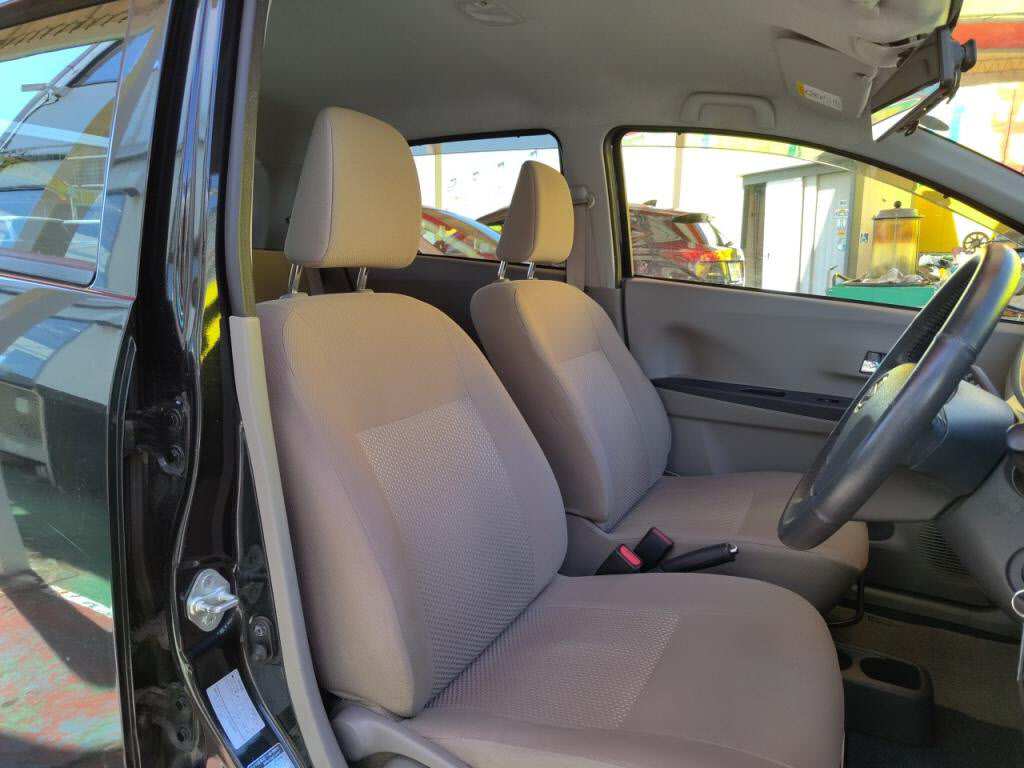 ミライースＧの写真 13