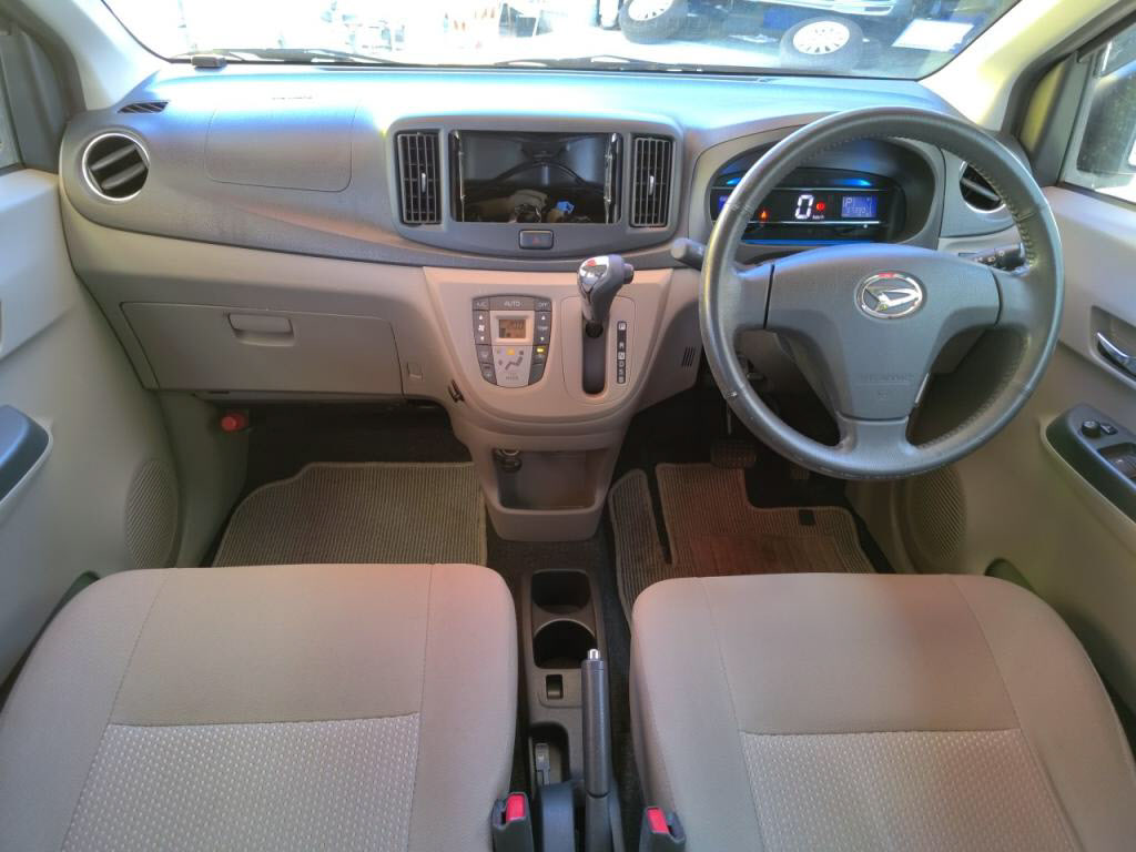 ミライースＧの写真 3