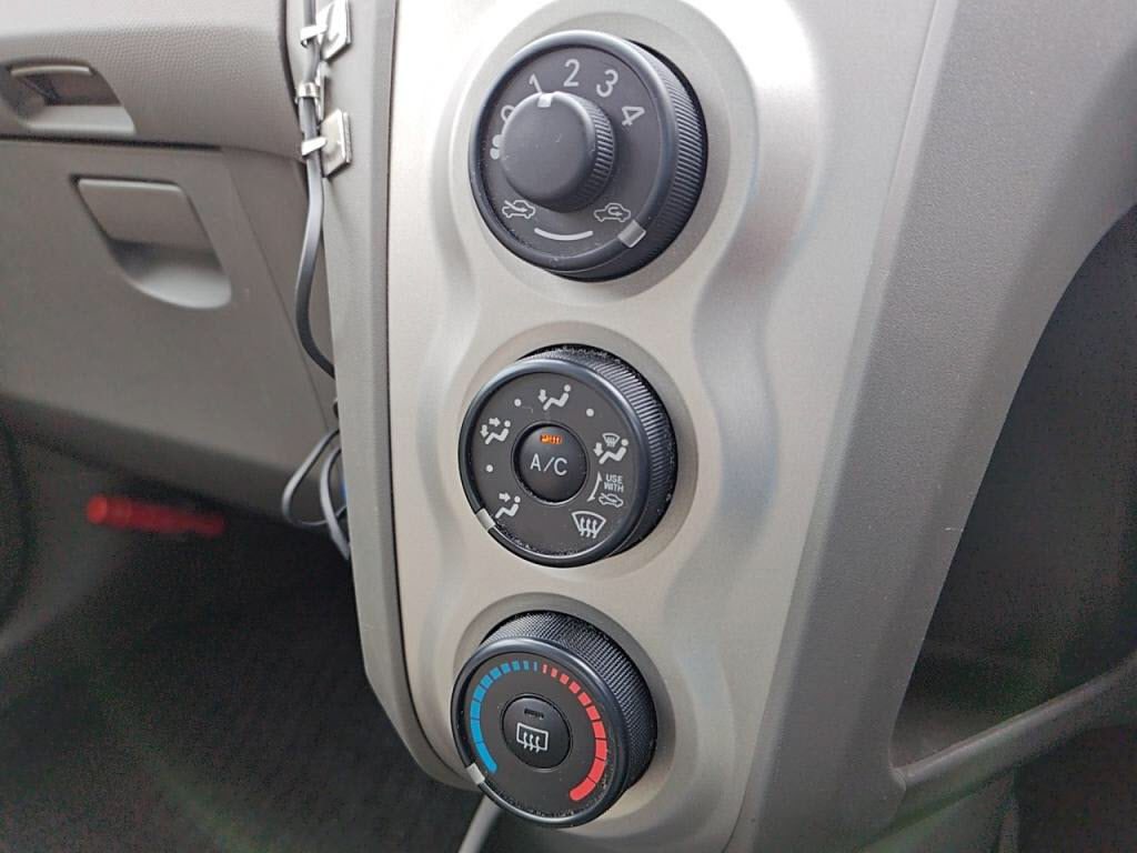 ヴィッツ５ＤＦリミテッド２の写真 14