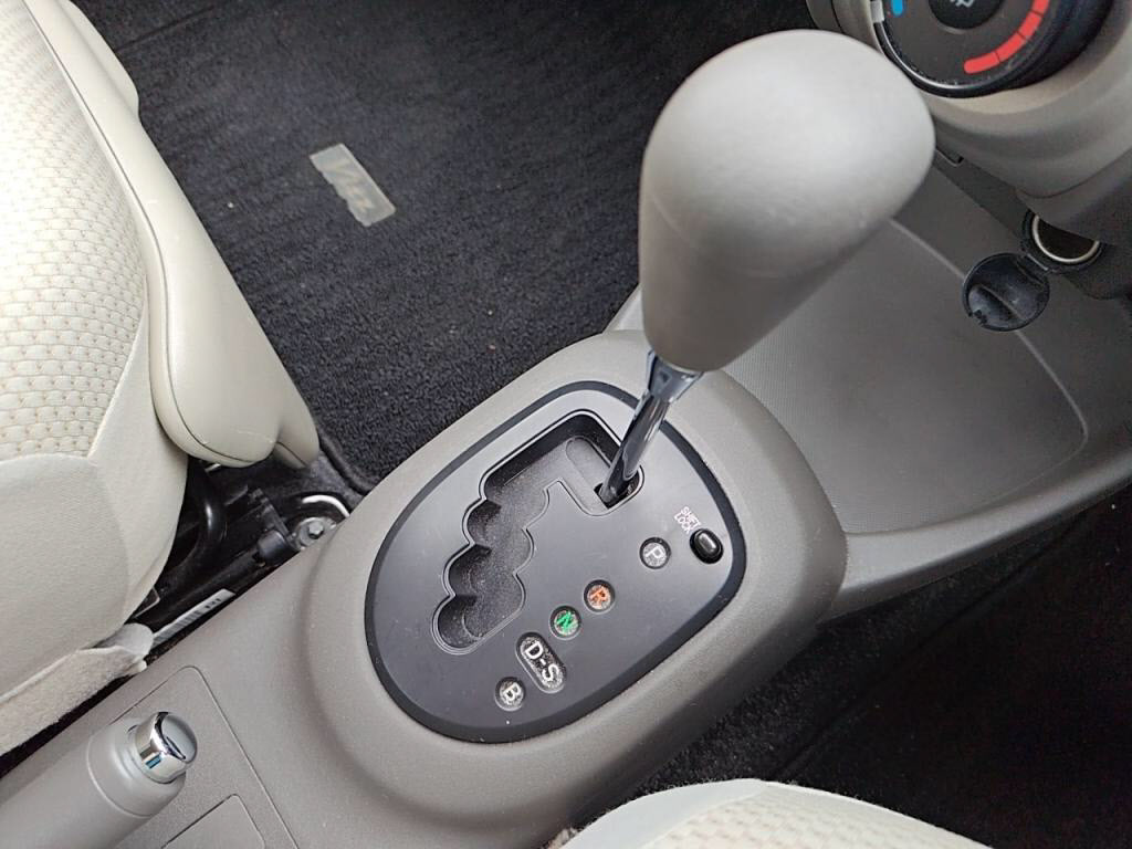 ヴィッツ５ＤＦリミテッド２の写真 15