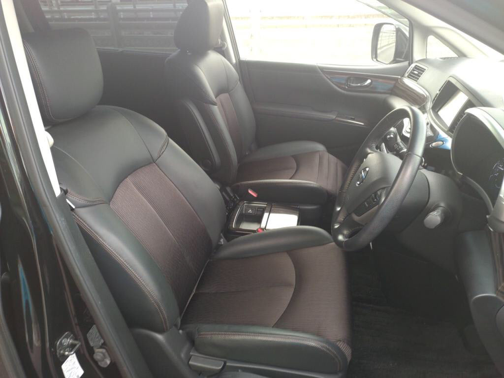 エルグランドハイウェイスターSの写真 13