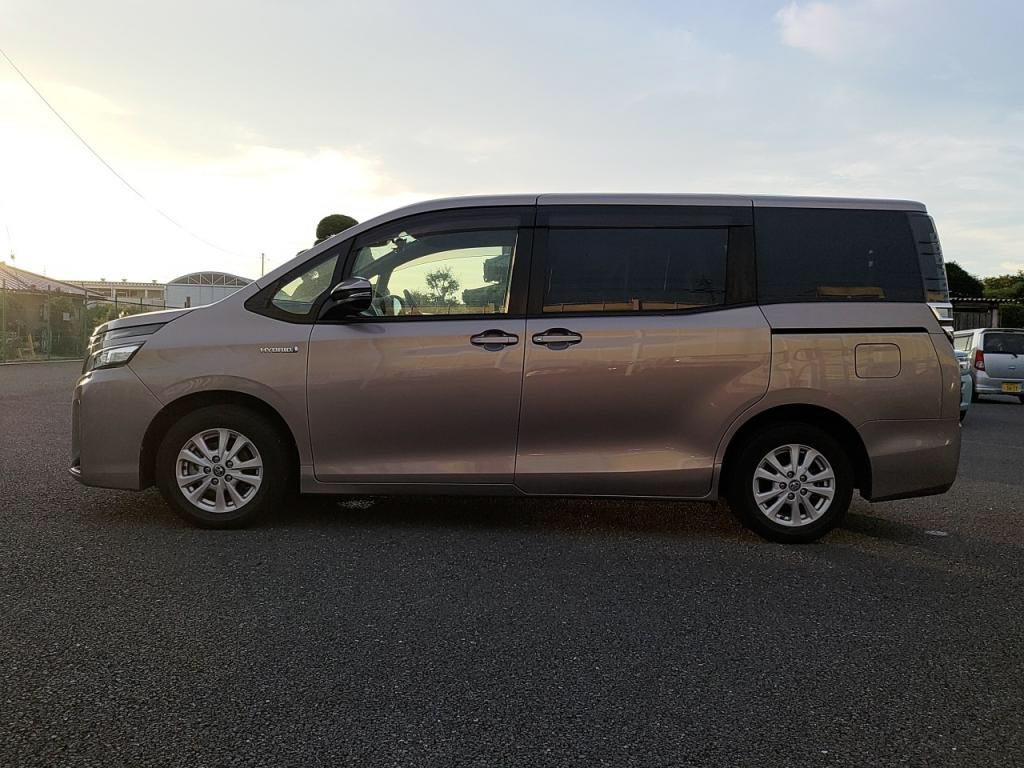 ヴォクシーハイブリッドハイブリッドVの写真 12