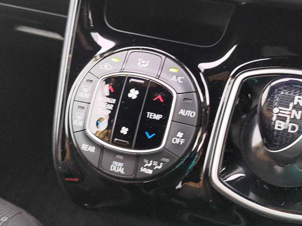 ヴォクシーハイブリッドハイブリッドVの写真 14