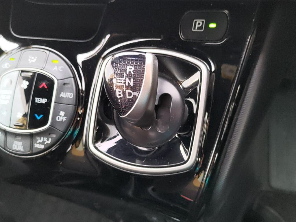 ヴォクシーハイブリッドハイブリッドVの写真 15