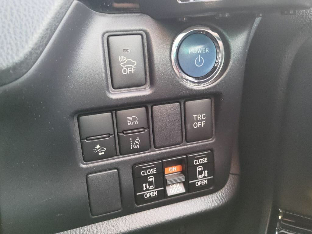 ヴォクシーハイブリッドハイブリッドVの写真 16