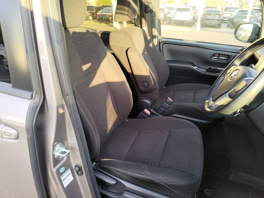 ヴォクシーハイブリッドハイブリッドVの写真 21