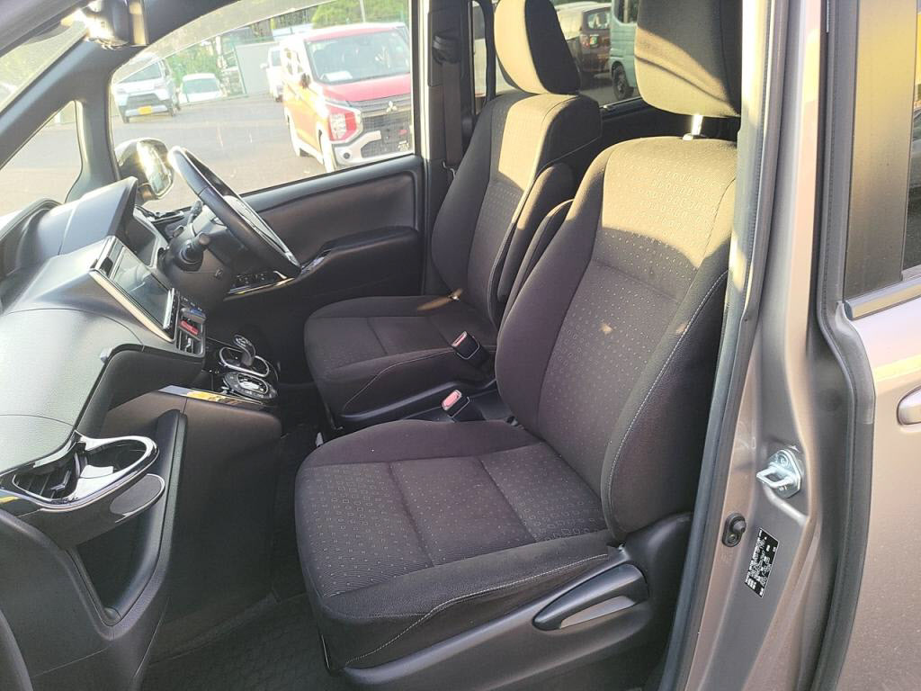 ヴォクシーハイブリッドハイブリッドVの写真 22