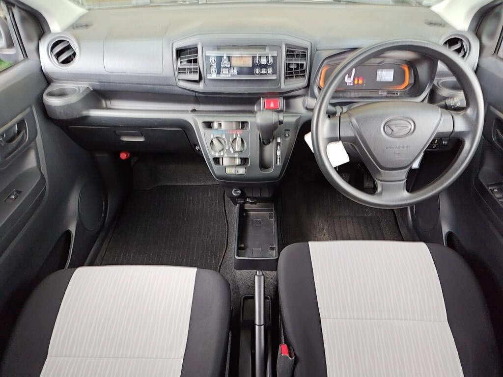 ミライースＬの写真 3