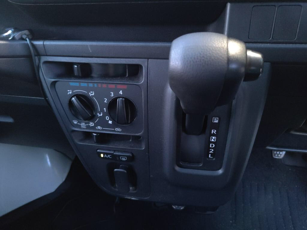 ハイゼットカーゴデラックスＳＡ３の写真 17