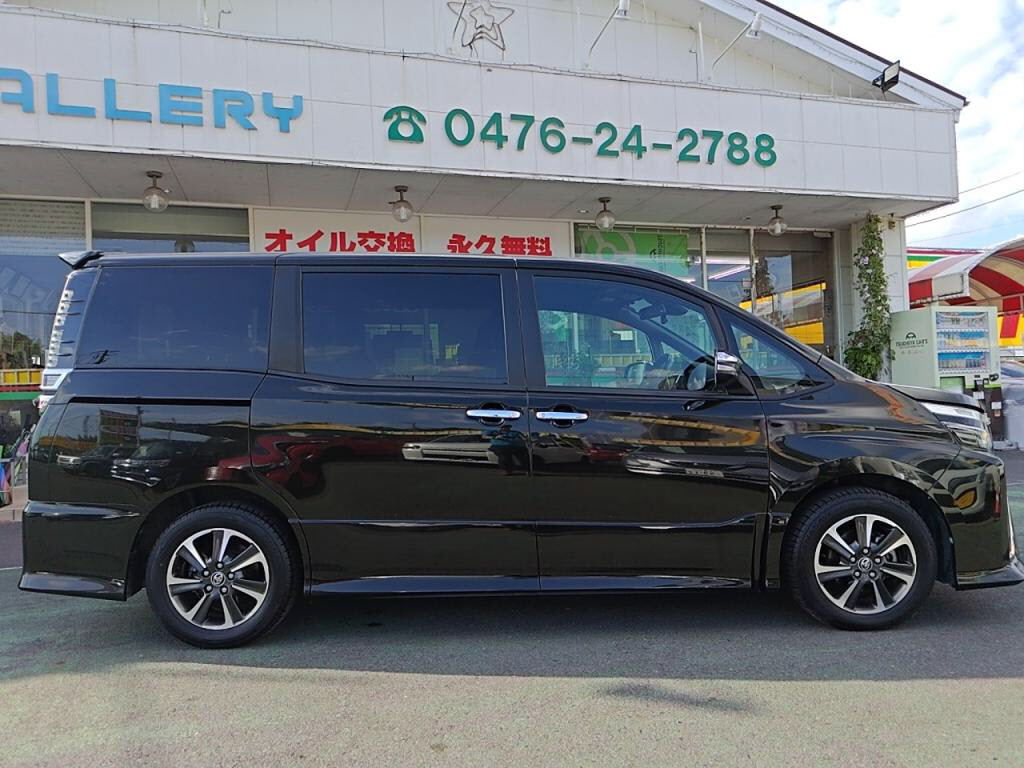 ヴォクシーＺＳキラメキの写真 11