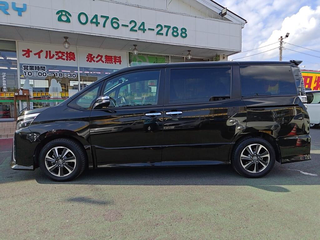 ヴォクシーＺＳキラメキの写真 12