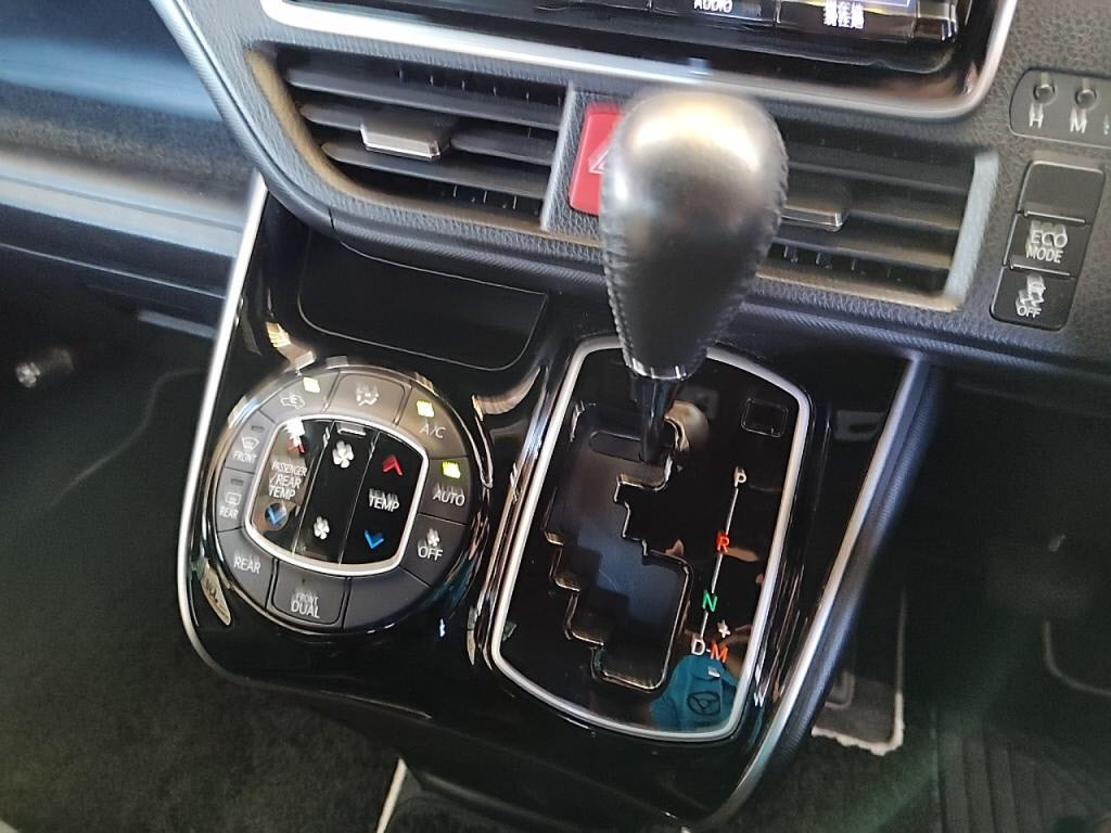 ヴォクシーＺＳキラメキの写真 16