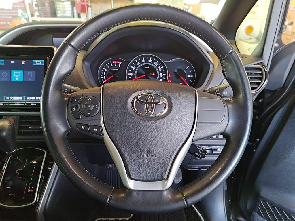 ヴォクシーＺＳキラメキの写真 17