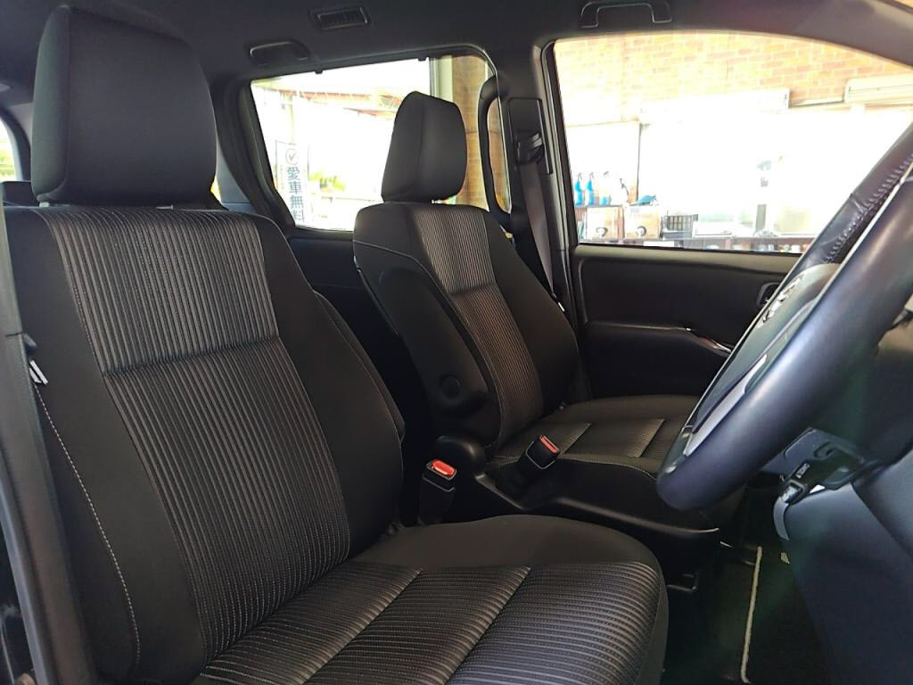 ヴォクシーＺＳキラメキの写真 21