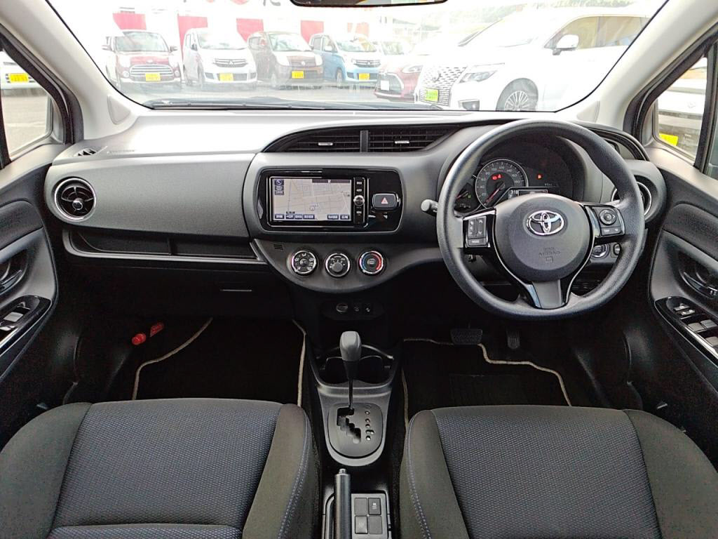 ヴィッツ５ＤＦ＿ＬＥＤエディションの写真 3