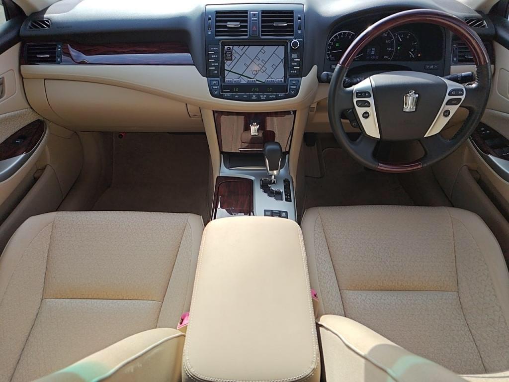 クラウンロイヤルサルーンの写真 3