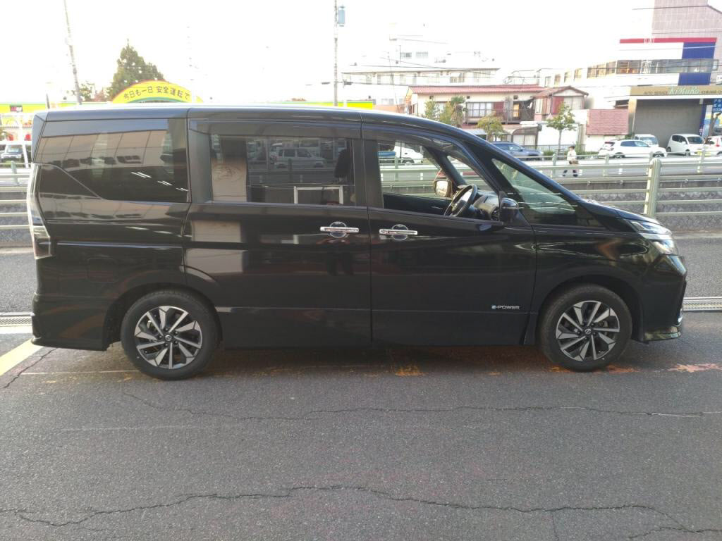 セレナｅパワーｅパワーハイウェイスターＶの写真 11