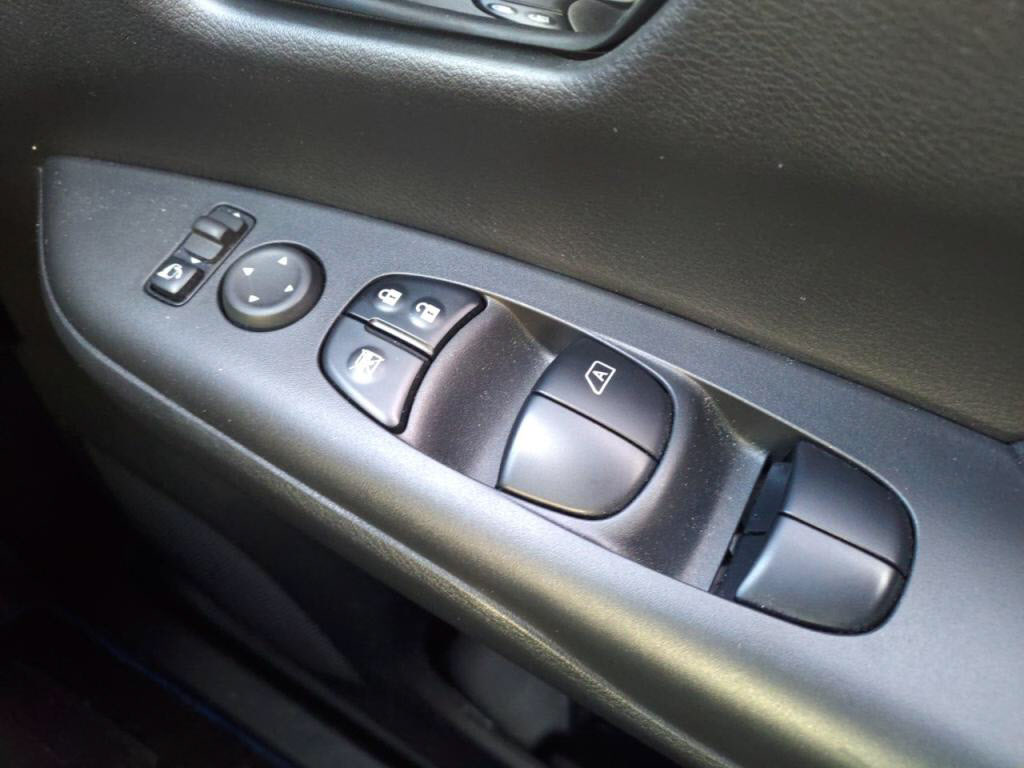 セレナｅパワーｅパワーハイウェイスターＶの写真 13