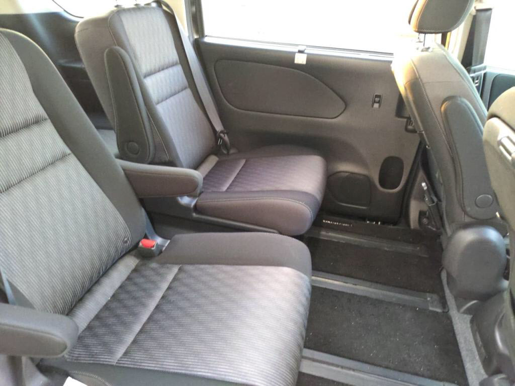 セレナｅパワーｅパワーハイウェイスターＶの写真 21