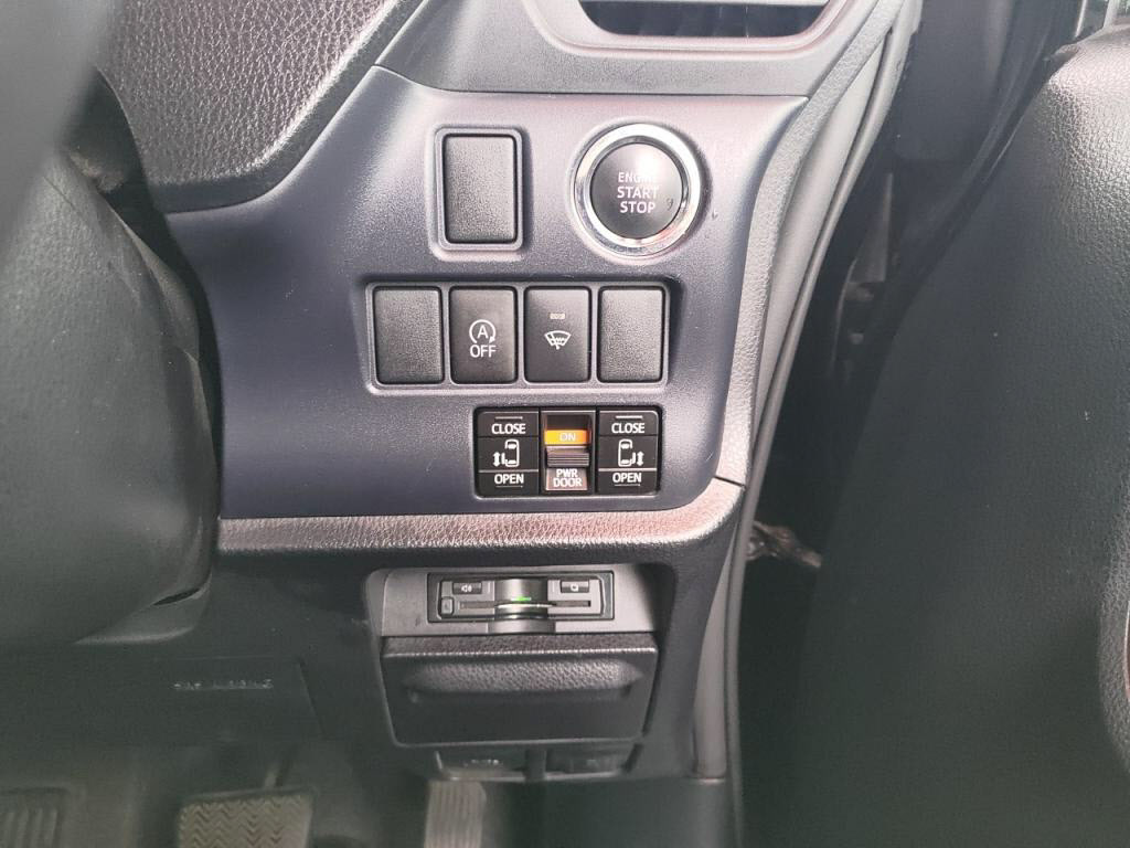 ヴォクシーＺＳキラメキの写真 12