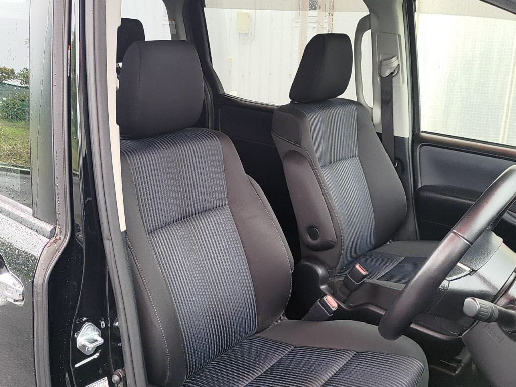 ヴォクシーＺＳキラメキの写真 17