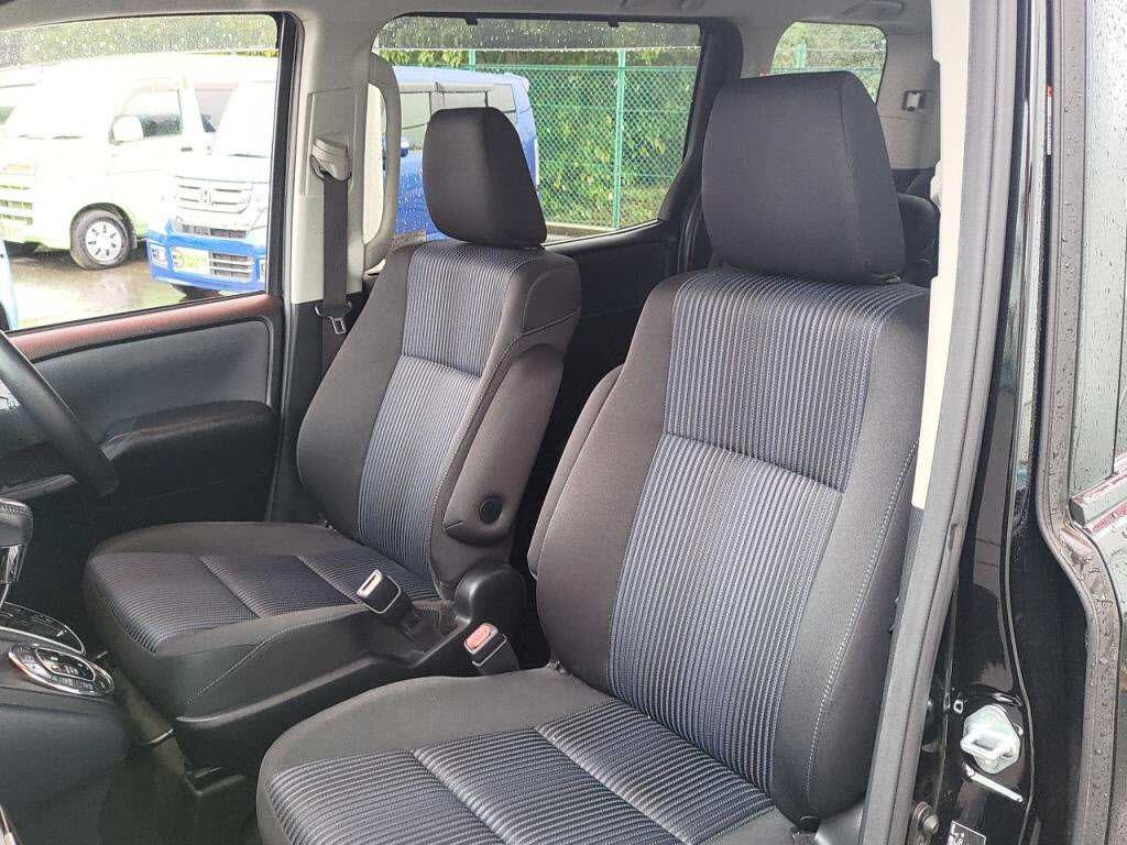 ヴォクシーＺＳキラメキの写真 18