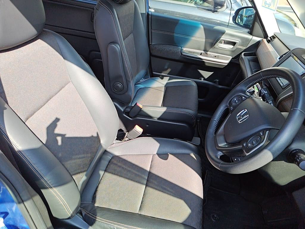 フリードハイブリッドハイブリッドクロスターの写真 21