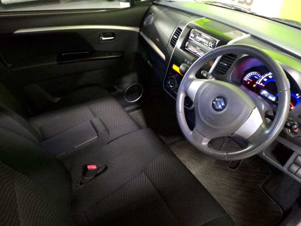 ワゴンＲスティングレーＸの写真 3