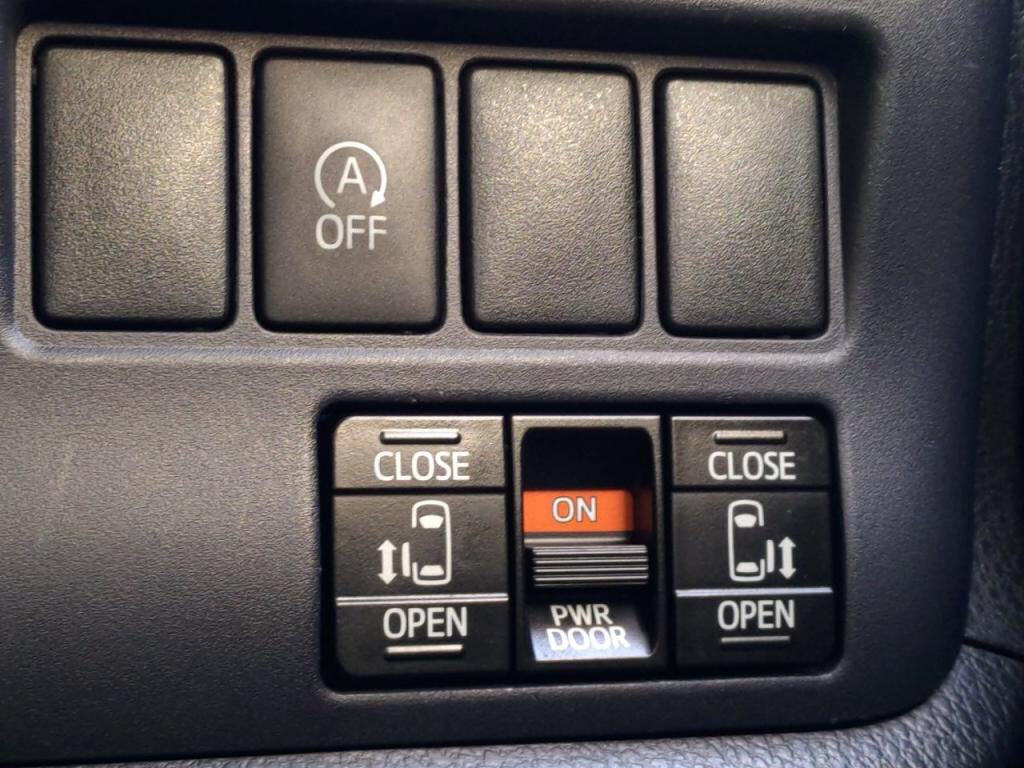 ヴォクシーZSの写真 16