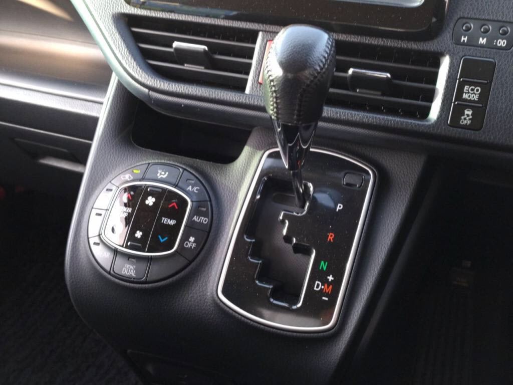 ヴォクシーZSの写真 19