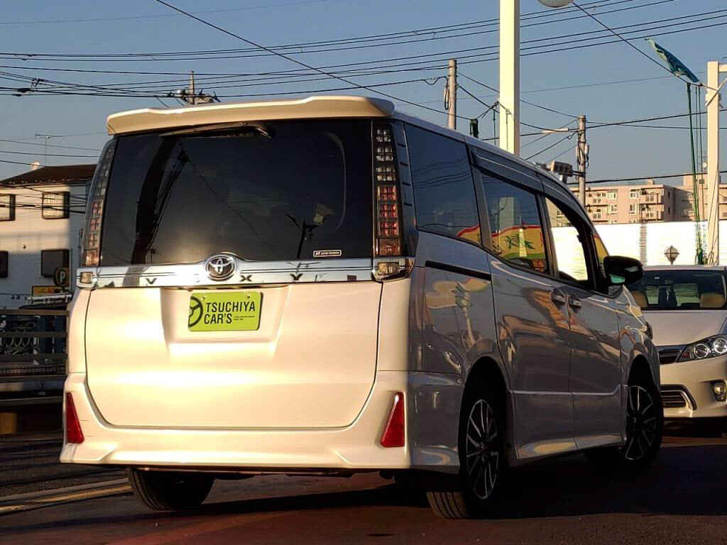 ヴォクシーZSの写真 2