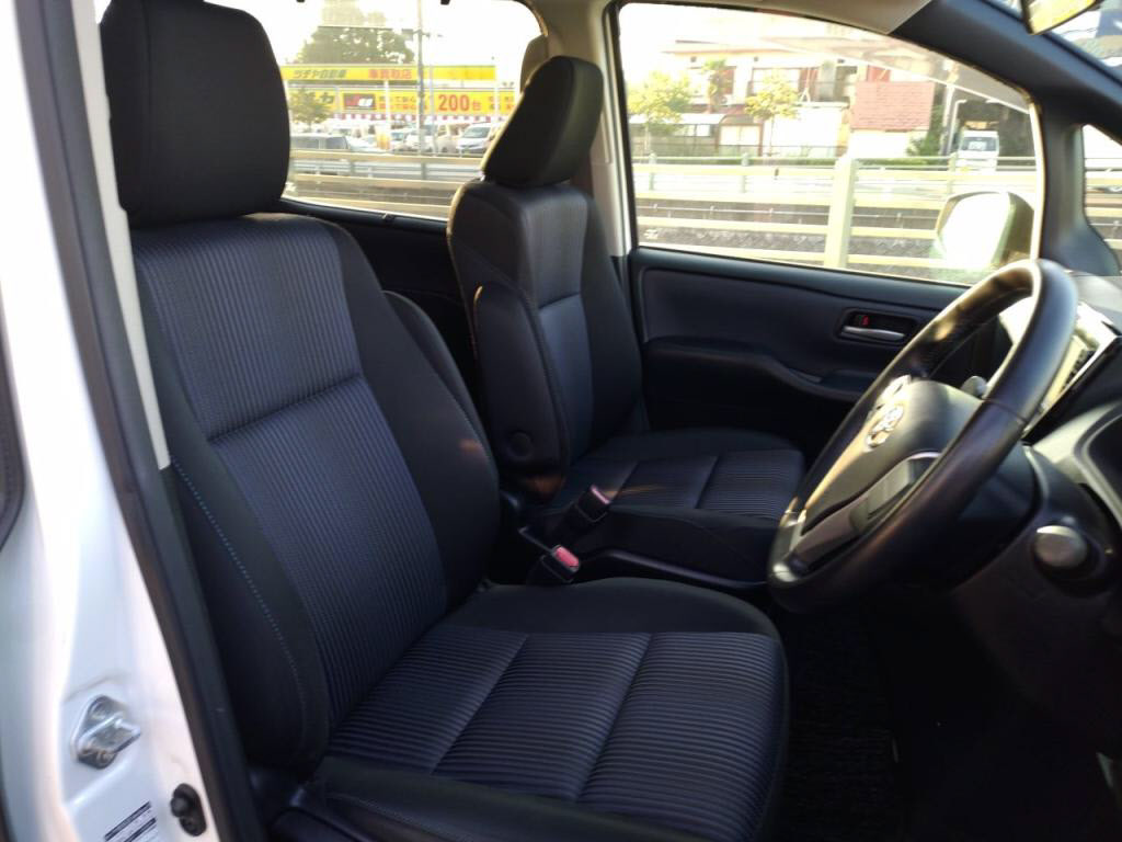 ヴォクシーZSの写真 21