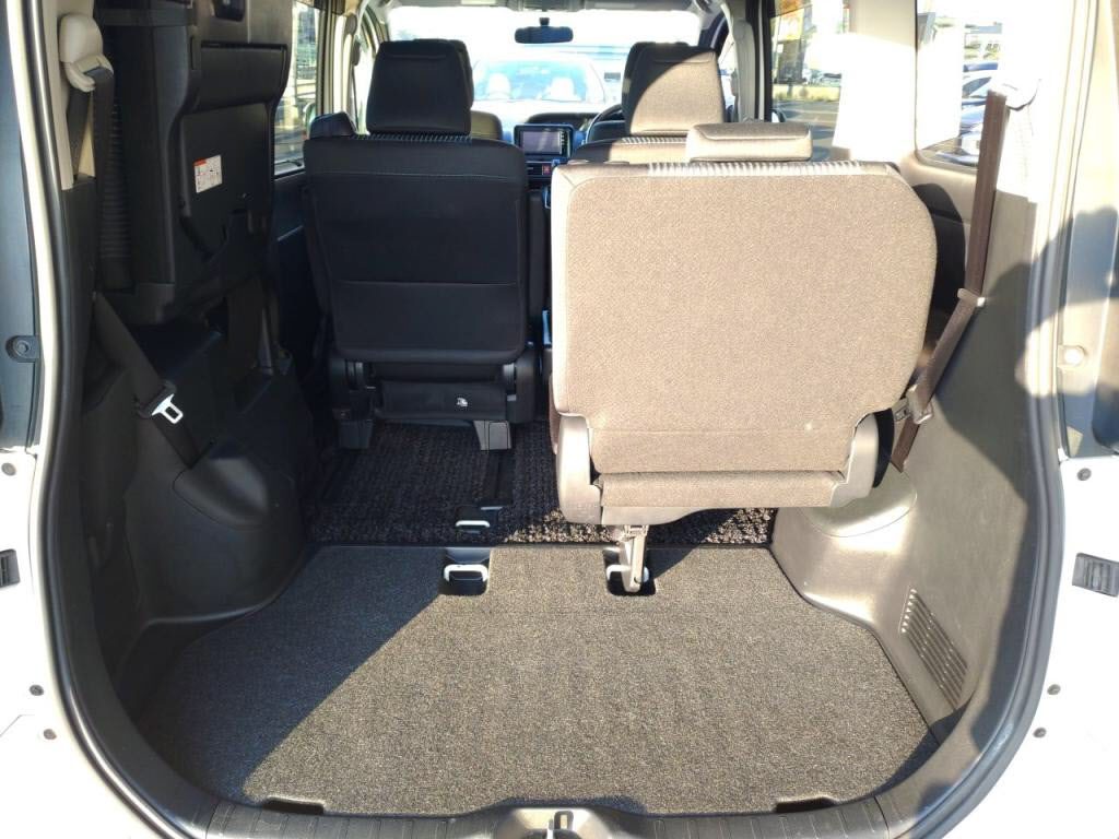 ヴォクシーZSの写真 26